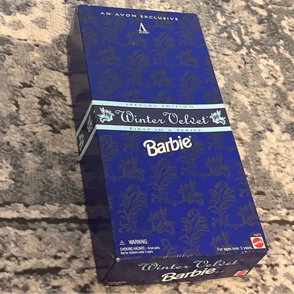 1995 Avon Exclusive Winter Velvet  Special Edition Barbie Doll first in series - Picture 4 of 5